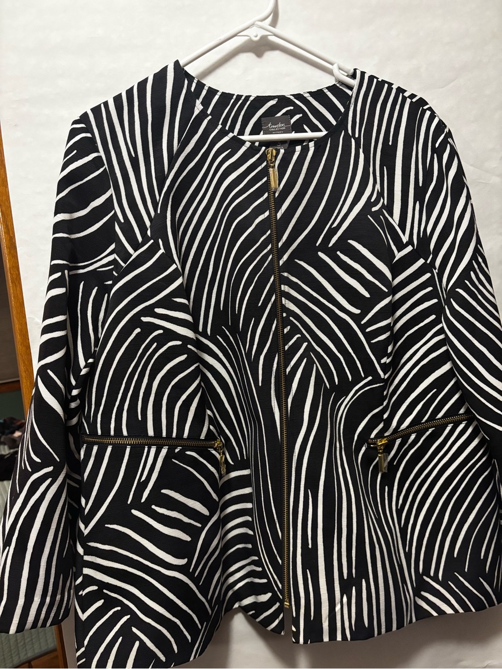 Chico's Size 3 Black and White Zip Jacket